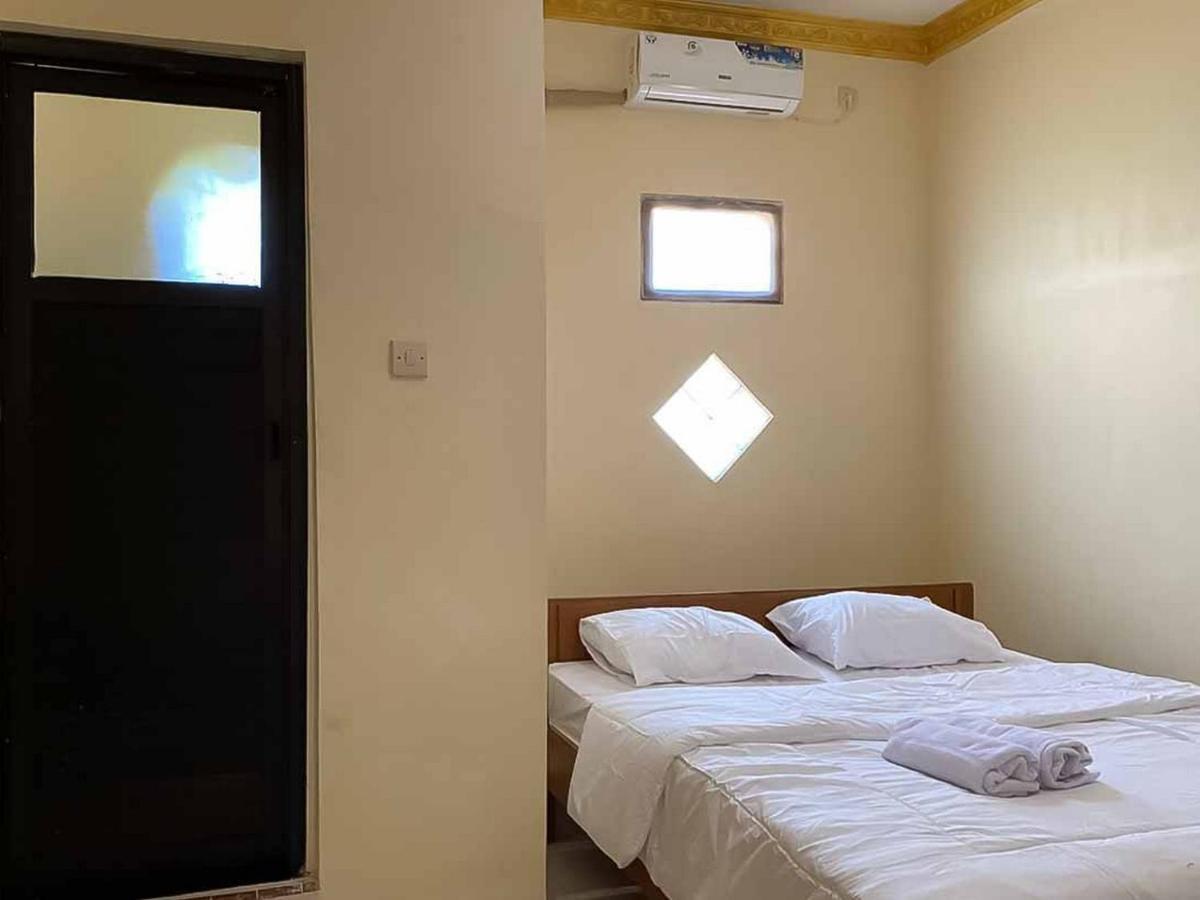 Palace Syariah Homestay Redpartner Banyuwangi  Exterior photo